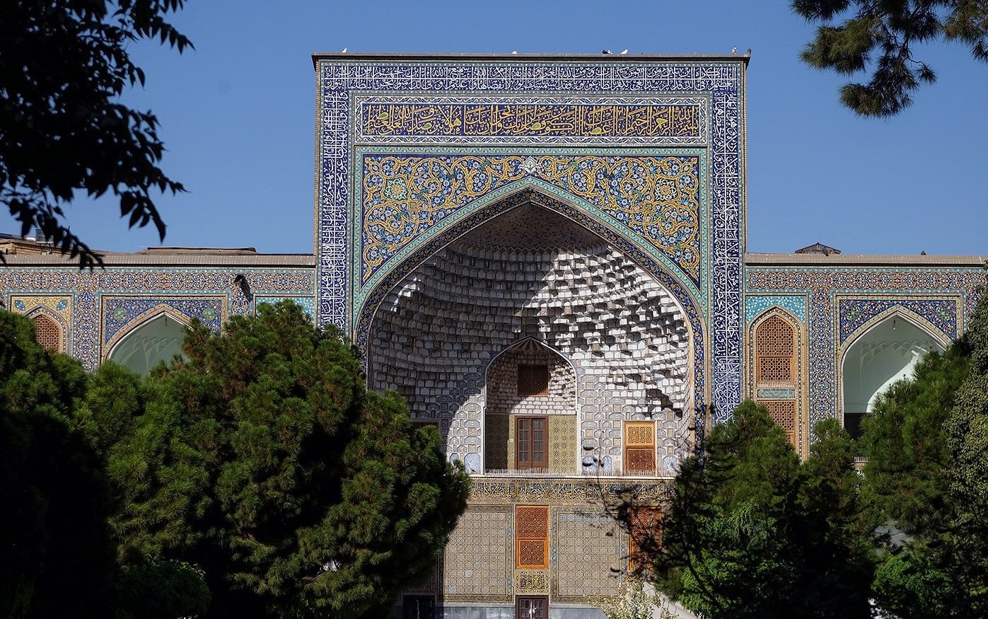 چشم&zwnj;نوازی هنر معماری اسلامی در مدرسه میرزا جعفر حرم مطهر رضوی