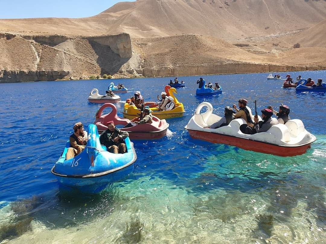 تصاویری از قایق سواری طالبان در بند امیر بامیان