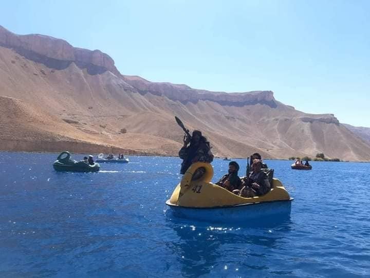 تصاویری از قایق سواری طالبان در بند امیر بامیان