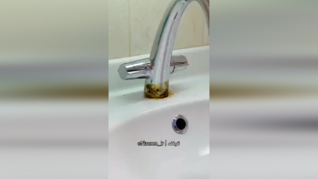 ترفندی جالب برای تمیز کردن لکه های شیرآلات + فیلم