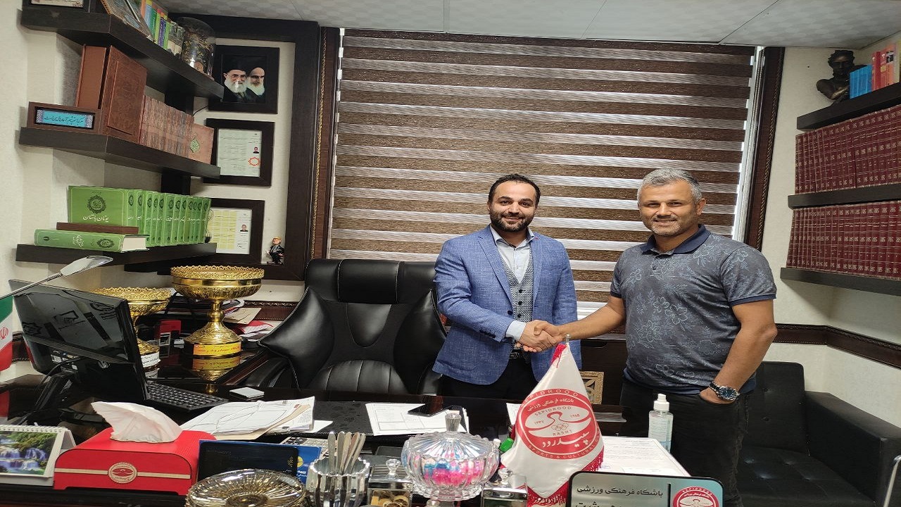 مدافع اسبق استقلال، سرمربی سپیدرود رشت