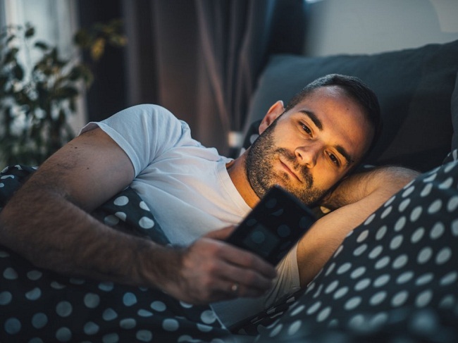 چرا صبح&zwnj;ها خسته هستیم؟ + راهکار