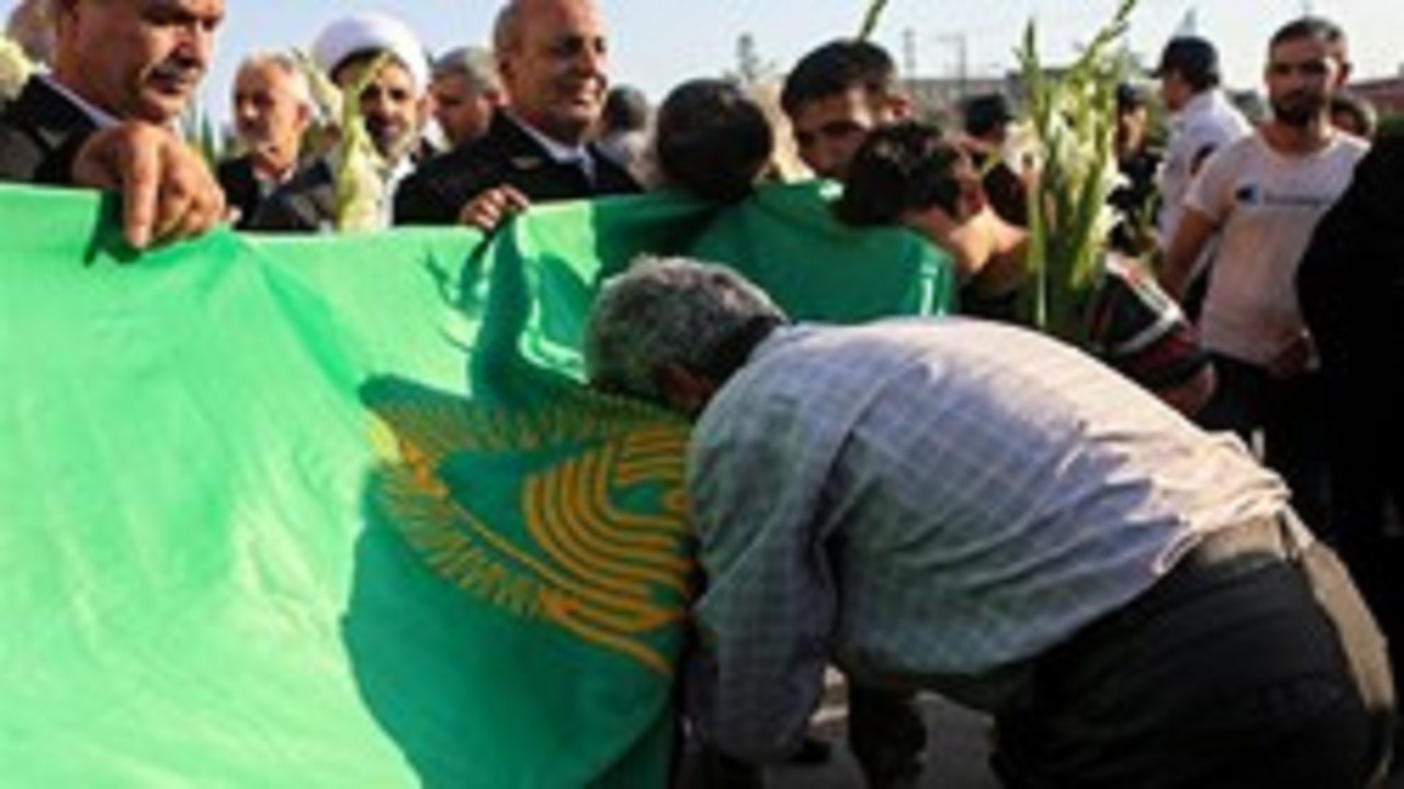 خادمیاران رضوی کرمانشاه قفل زندان را برای پدری ورشکسته باز کردند