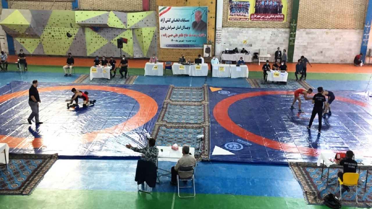 مسابقات کشتی نونهالان قهرمانی خراسان رضوی برگزار شد