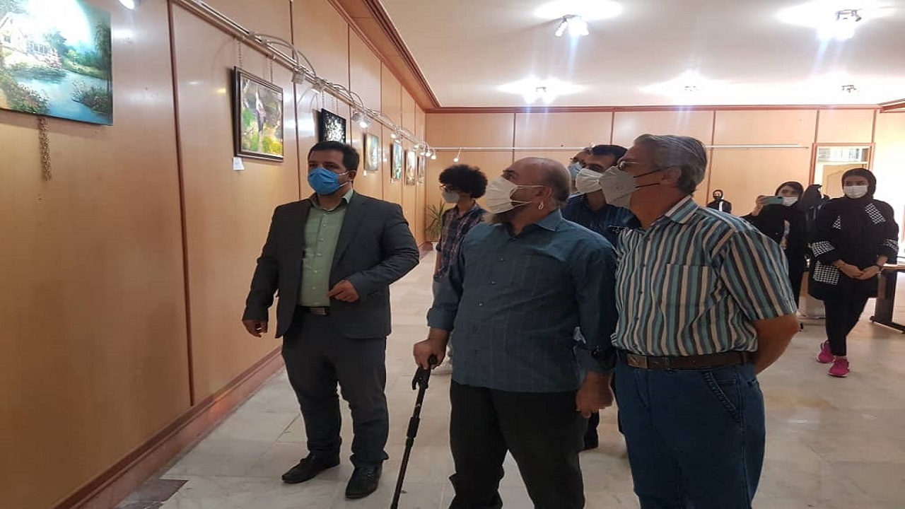 نمایشگاه نقاشی و طراحی روی سفال در نهاوند برپا شد