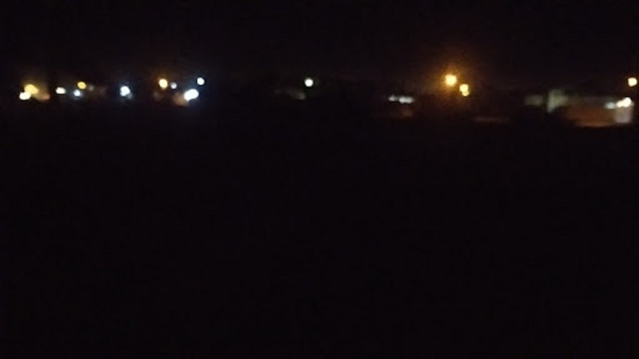 سرقت وسایل پارک در نبود روشنایی + فیلم