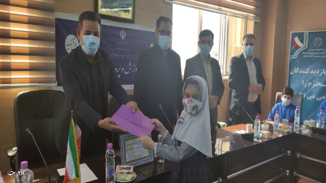 تجلیل از دانش آموزان برتر جشنواره جابر بن حیان در اهواز