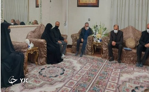 حضور استاندار قم در منزل مرحوم محمدرضا سلیمانی حضور استاندار قم در منزل مرحوم محمدرضا سلیمانی