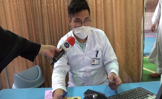 خدمت رسانی در مرکز واکسیناسیون اتباع