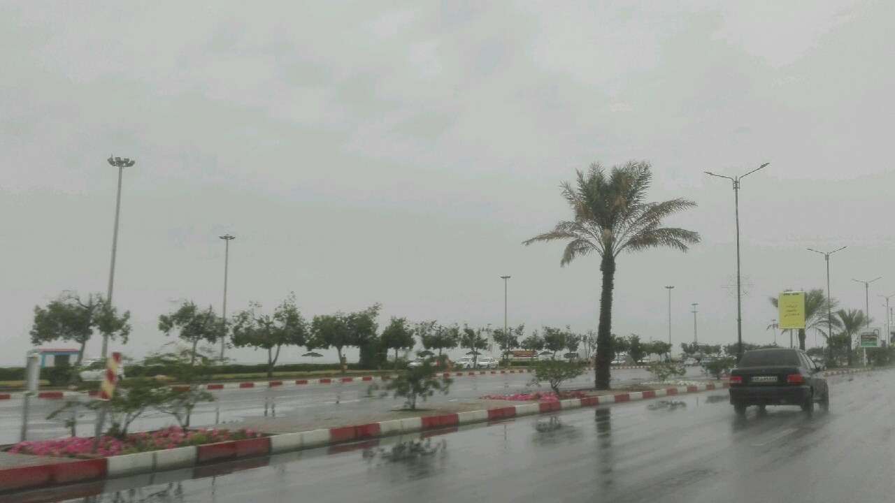 تلاطم دریا و ادامه رگبار باران در ارتفاعات
