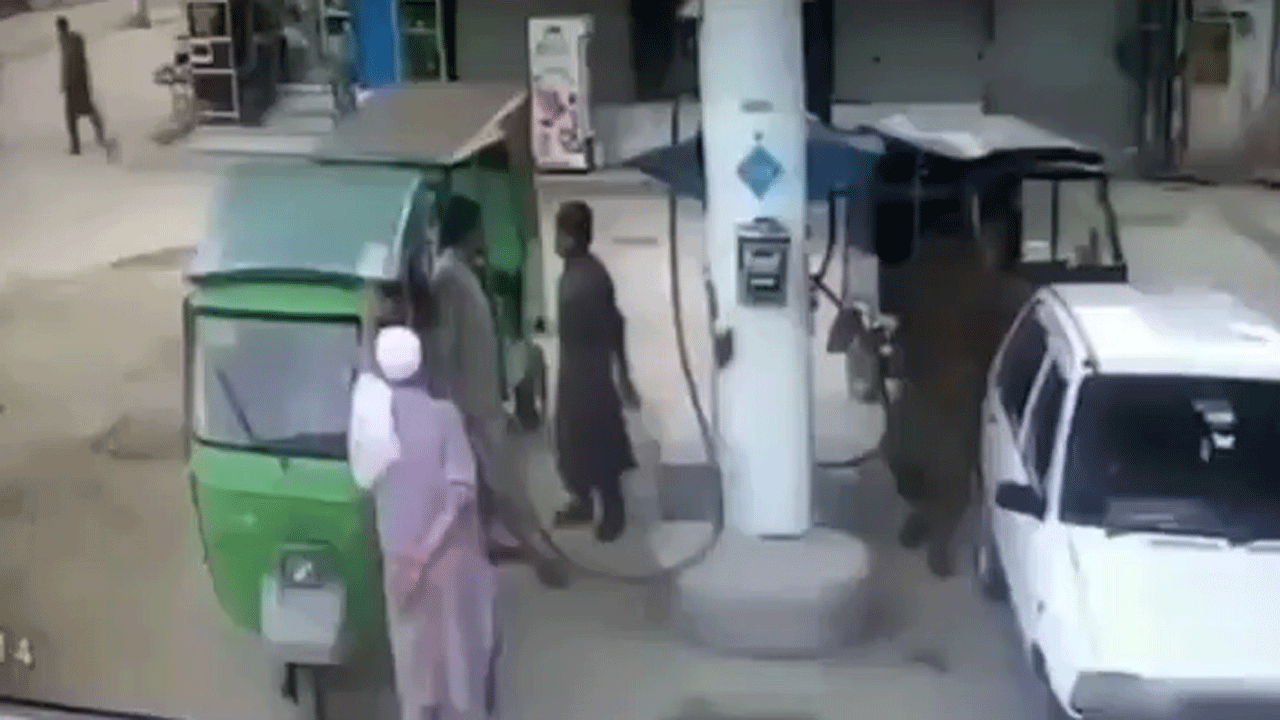 انفجار وحشتناک حین سوختگیری در پمپ گاز + فیلم