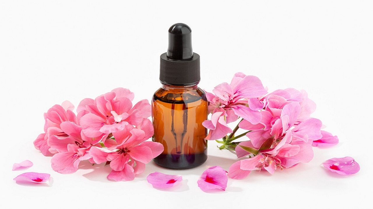روغن ژرانیوم (شمعدانی)؛ از التهاب پوست تا درد زونا