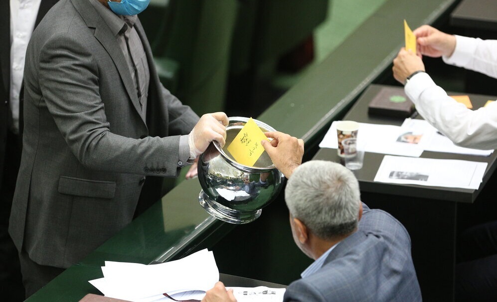 فرایند رأی اعتماد به دولت سیزدهم کاغذی انجام می‌شود/ آغاز فرآیند رای‌گیری بعد از آخرین دفاع رئیس‌جمهور/ رای اعتماد به وزرا در جلسه عصر انجام می شود