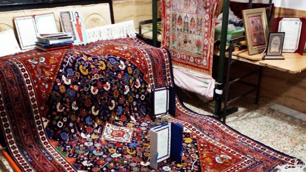 حکایت بانوی کارآفرین فیروزآبادی از بافندگی تا ثبت اختراع