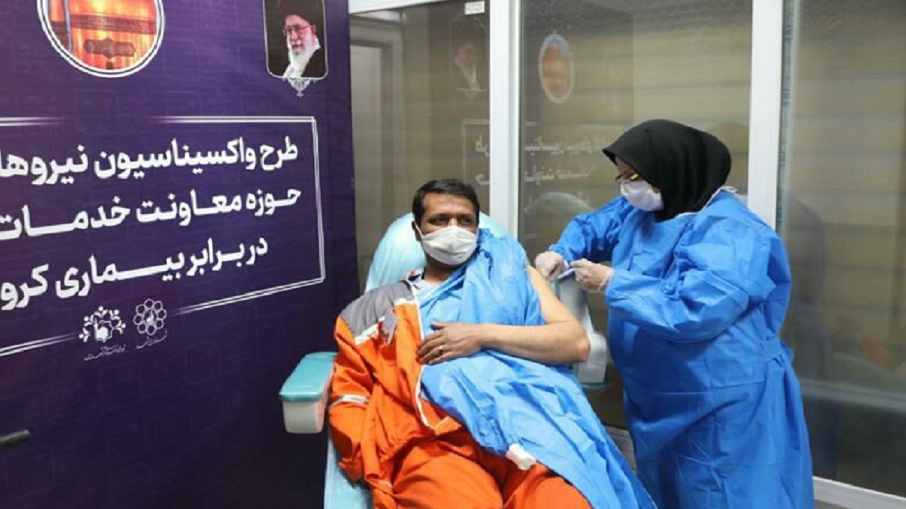 بیش از چهار هزار پاکبان مشهدی واکسن کرونا دریافت کردند