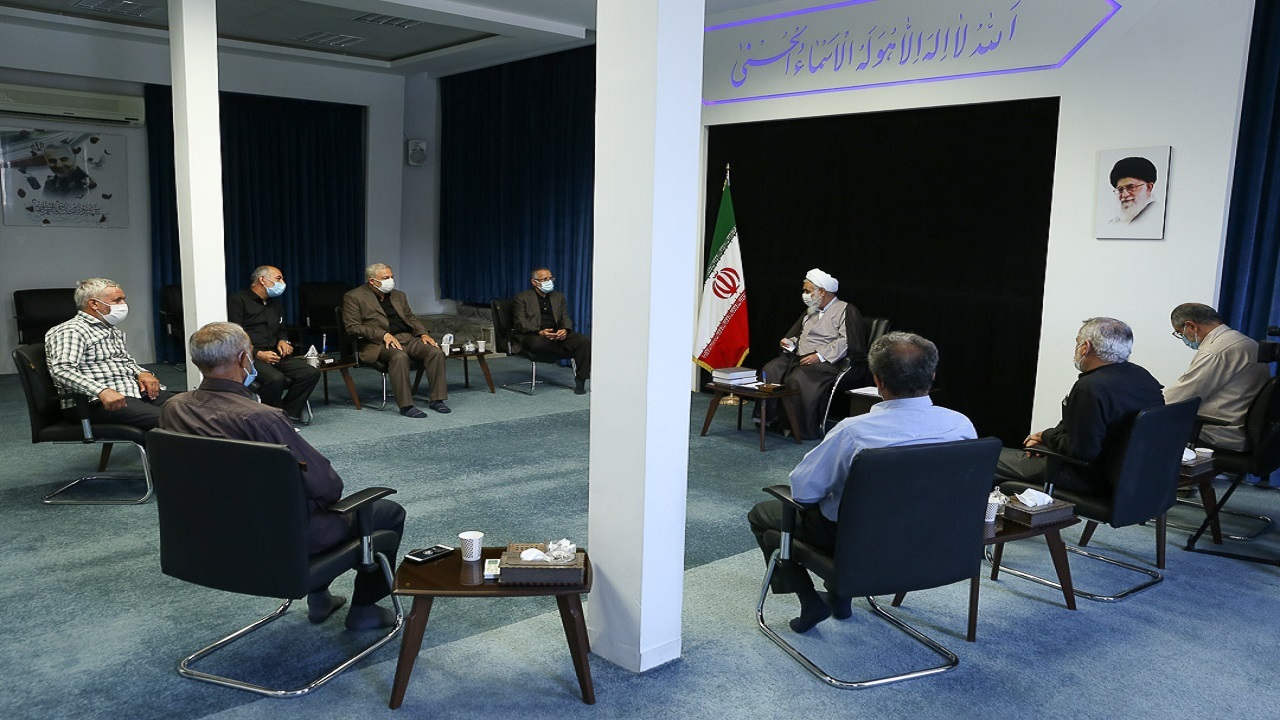 دیدار جمعی از آزادگان با نماینده ولی فقیه در استان قزوین