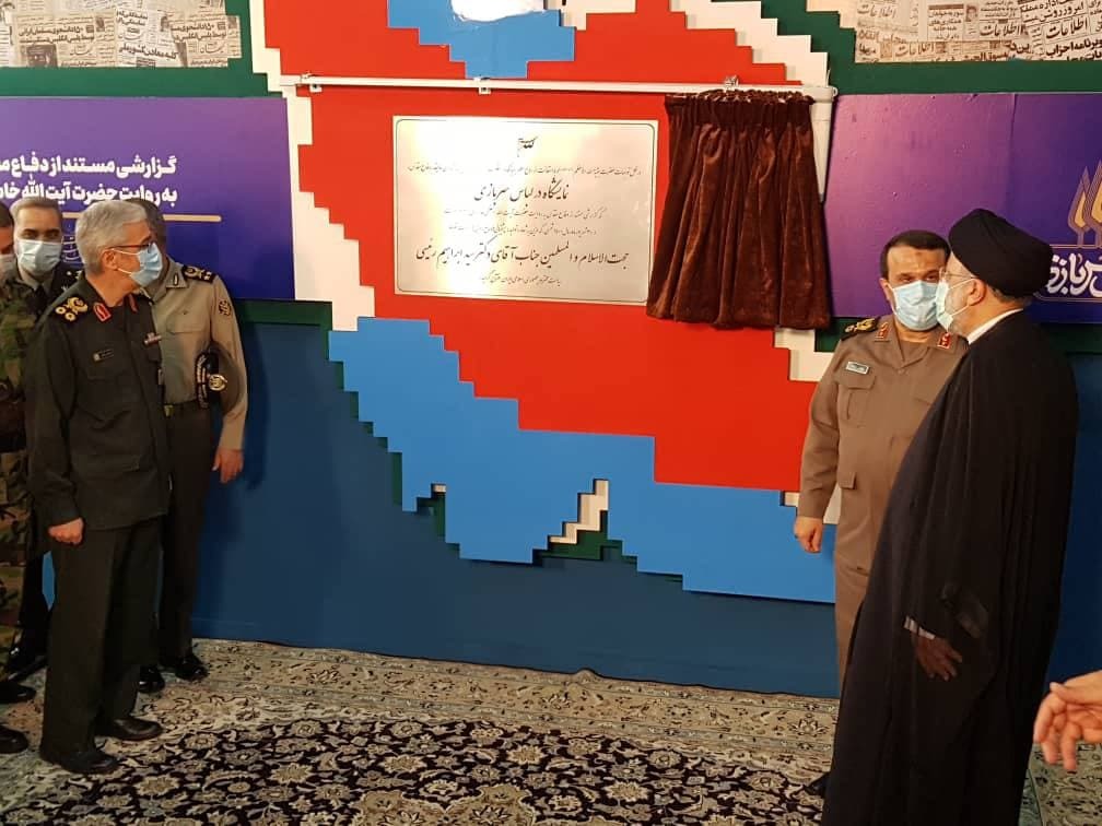 افتتاح نمایشگاه ملی در لباس سربازی توسط رئیس جمهور