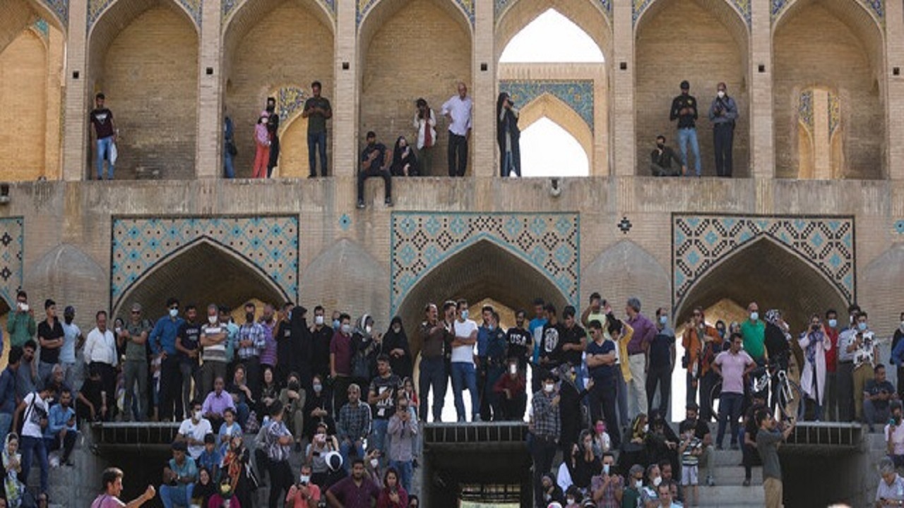 استاندار آینده نگاهِ اشتباه برخوردار بودن اصفهان را برطرف کند