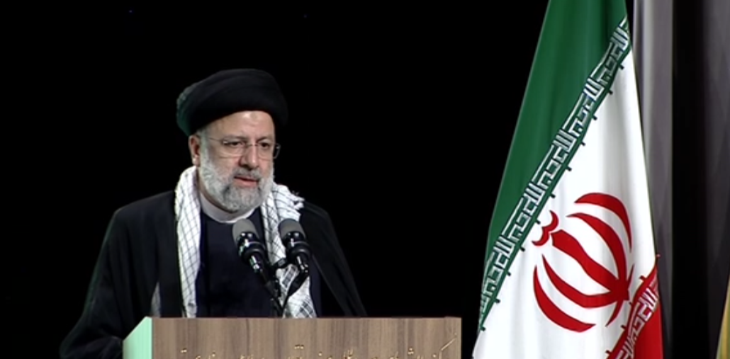 در راس نظام ما حاکمیتی است که نیابت از حجت خدا دارد/ امروز با یک جاهلیت مدرن در دنیا مواجه هستیم/  بیداری امروز در منطقه به برکت خون شهداست