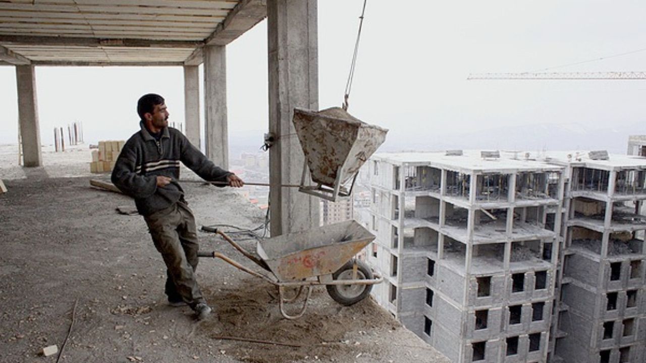 تیغ تیز کرونا و تورم بر گلوی کارگران/ مسئولان از قشر کارگر حمایت کنند