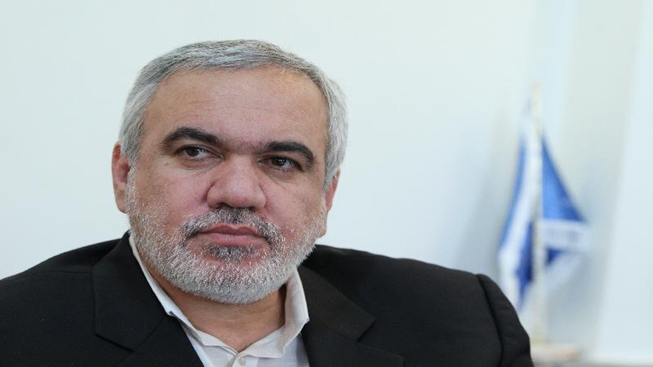 فتح الله زاده در ساختمان استقلال حاضر شد