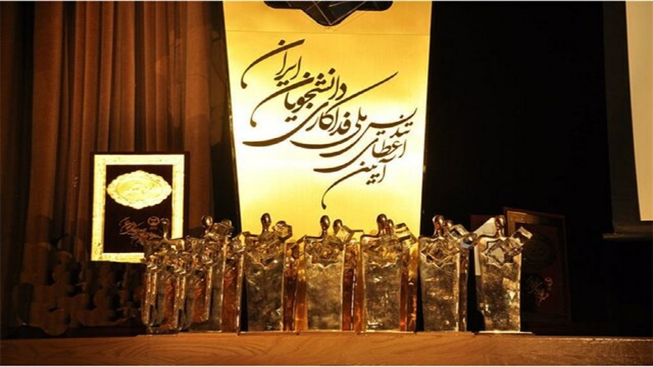 تقدیر از «علی لندی» نوجوان فداکار ایذه‌ای در یازدهمین آیین تندیس فداکاری