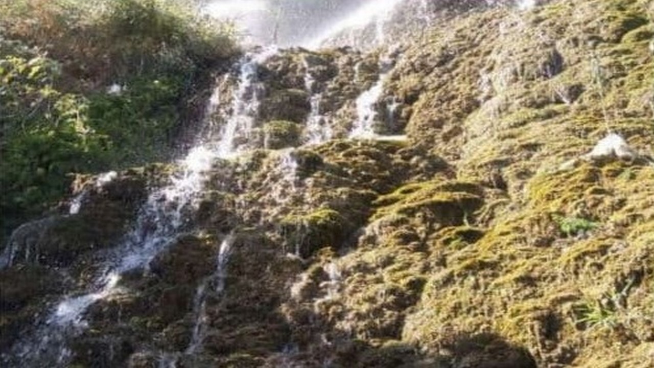 برگزاری برنامه طبیعت گردی خانوادگی به مقصد آبشار تختان