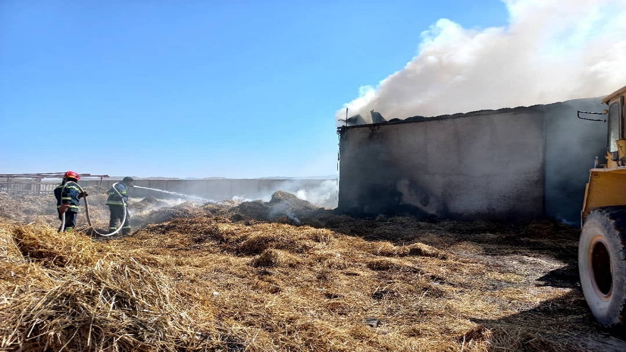 دود شدن انبار کاه در روستای بجد