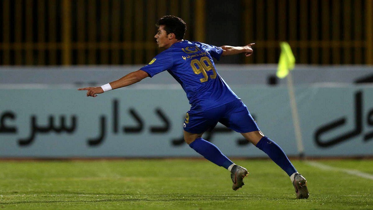 مهاجم استقلال در لیست مازاد!