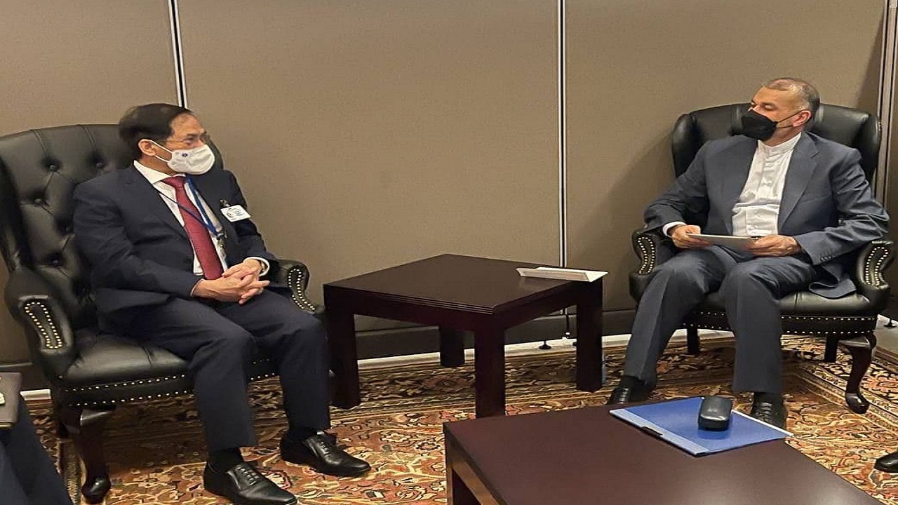 امیرعبداللهیان: آماده صادرات واکسن‌های ایرانیِ کرونا به ویتنام هستیم/ وزیر خارجه ویتنام: از همکاری با ایران استقبال می‌کنیم