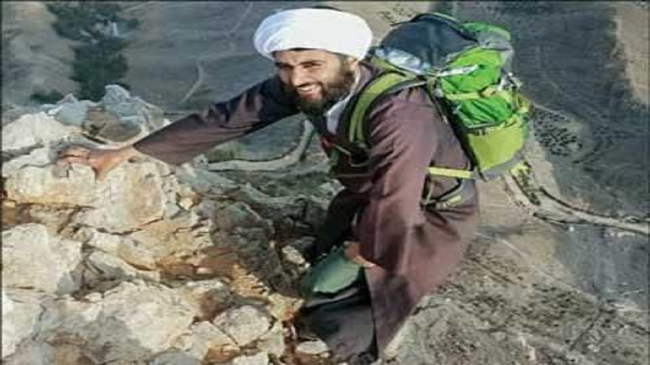 گفت‌و‌گو با طلبه‌ای که با عمامه خود ناجی فرد در حال سقوط شد/ طلبه باید خودش را فدای مردم کند