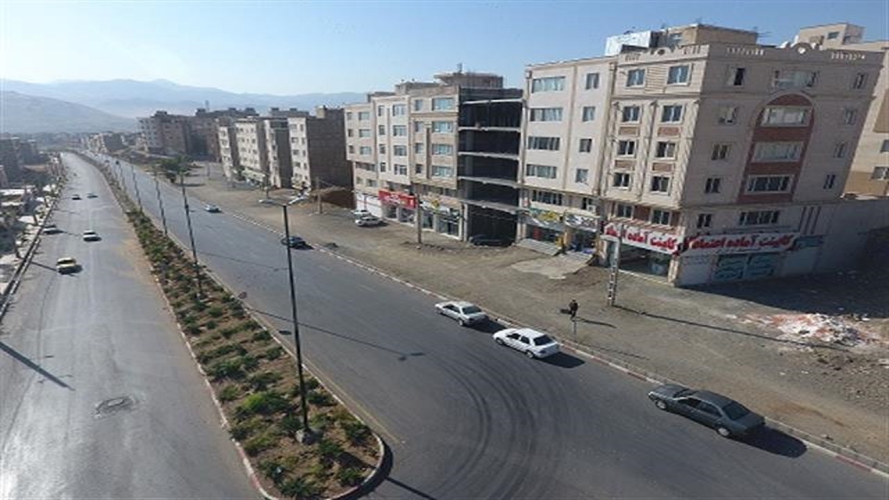 آغاز عملیات ساماندهی پیاده رو بلوار کامکار در سنندج