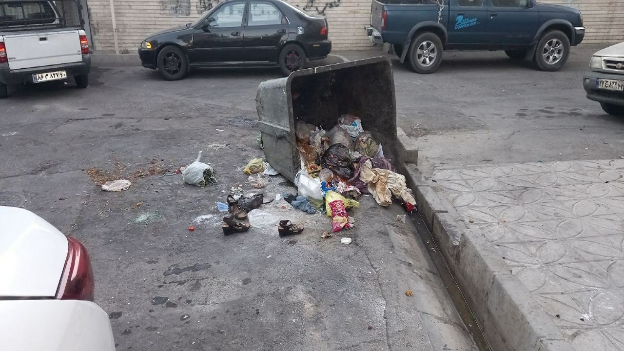 واکنش شهرداری به واژگونی مخازن زباله در جنوب تهران