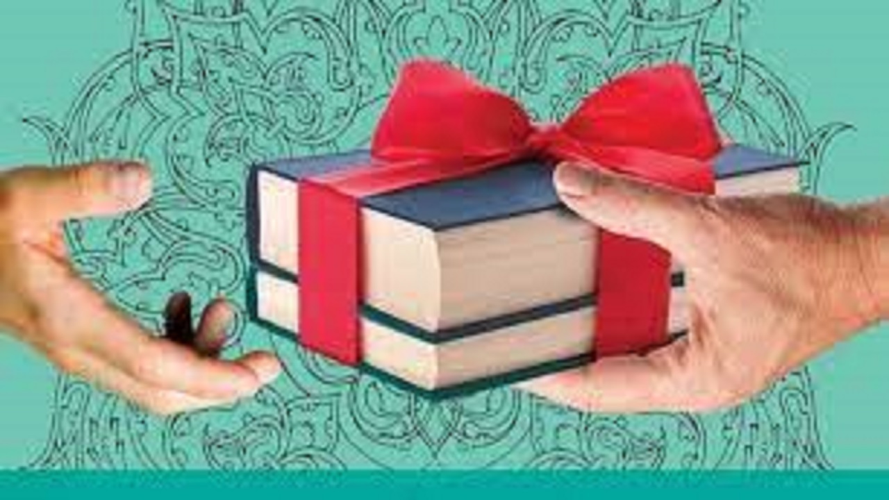 اهدای کتاب ویترینی و مناسبتی ادامه پیدا می‌کند؟