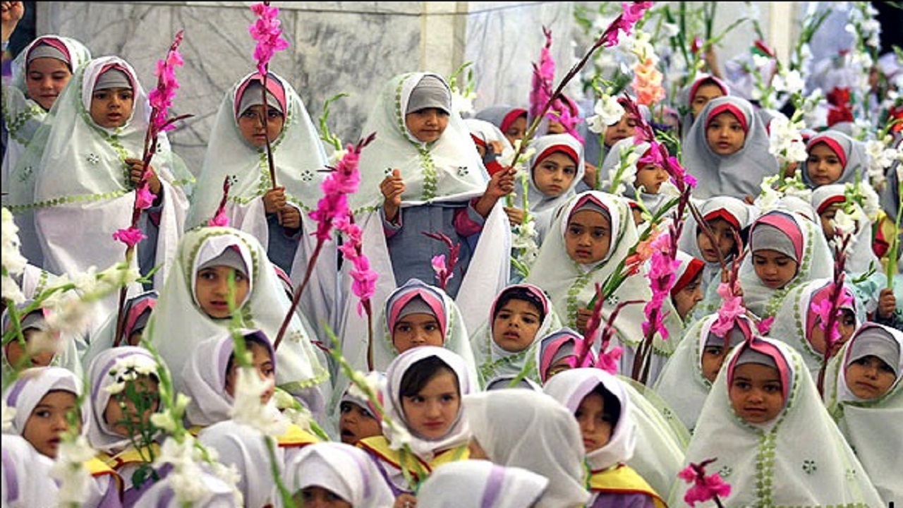 جشن شکوفه‌ها، امروز به شکل نمادین در ایلام برگزار شد