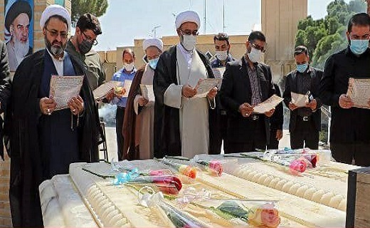 تجدید میثاق برنامه سازان و مدیران صدا و سیمای مرکز قم با شهدا