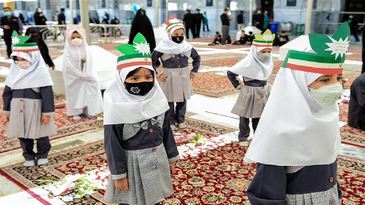 آغاز سال تحصیلی کلاس اولی‌ها در حرم امام رضا(ع)+تصاویر