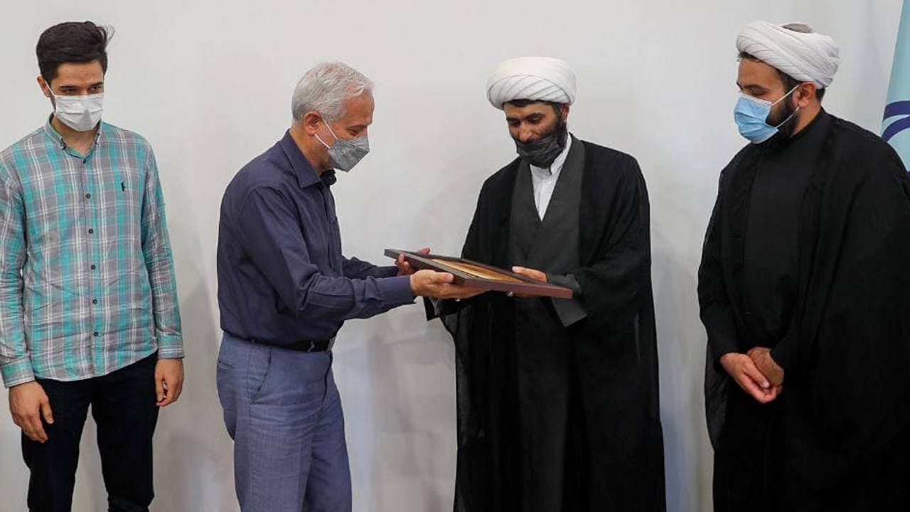 شهردار اصفهان از روحانی فداکار تجلیل کرد
