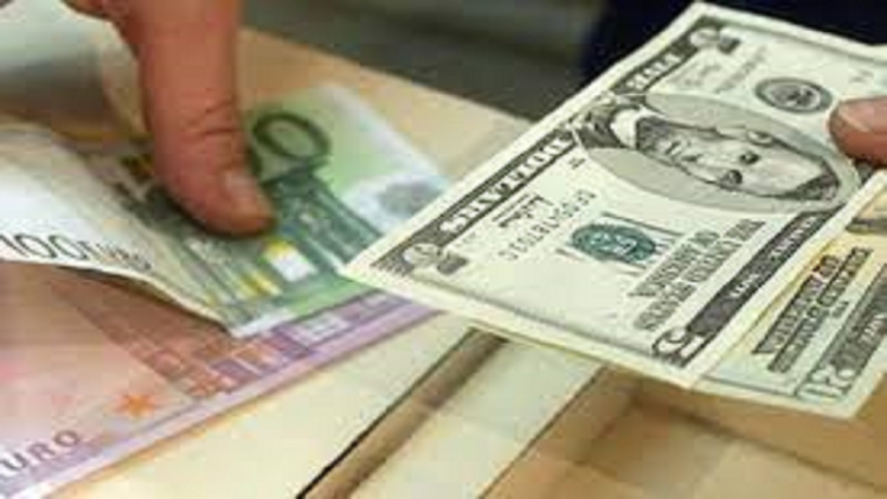 نوسان دلار و یورو در پایان هفته؛ دلار ۲۷ هزار و ۲۲۹ تومان است