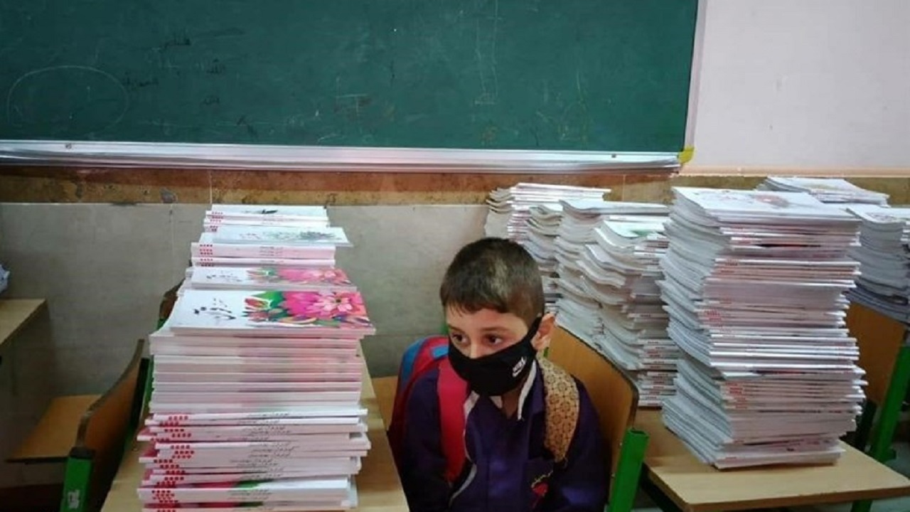 چالش تابستانه کتابفروش ها و آموزش و پرورش/ چه کسی کتابفروش باشد؟