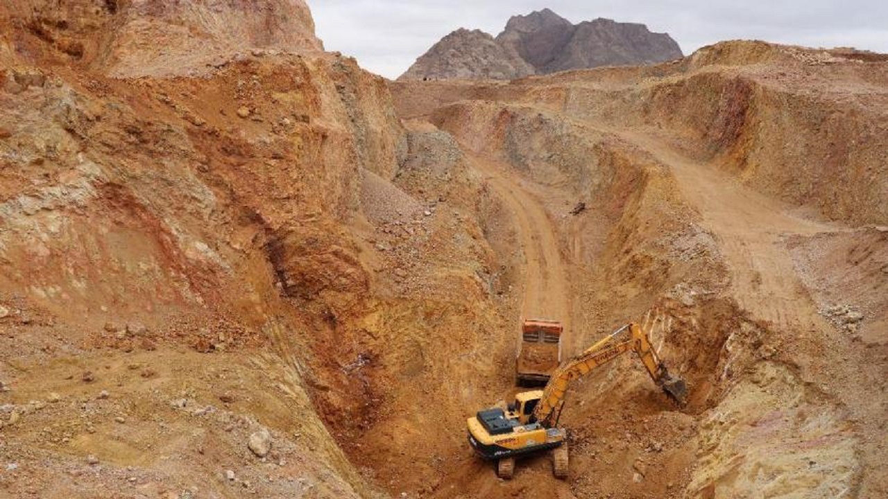 سرایان، معدن خاک های صنعتی در خراسان جنوبی