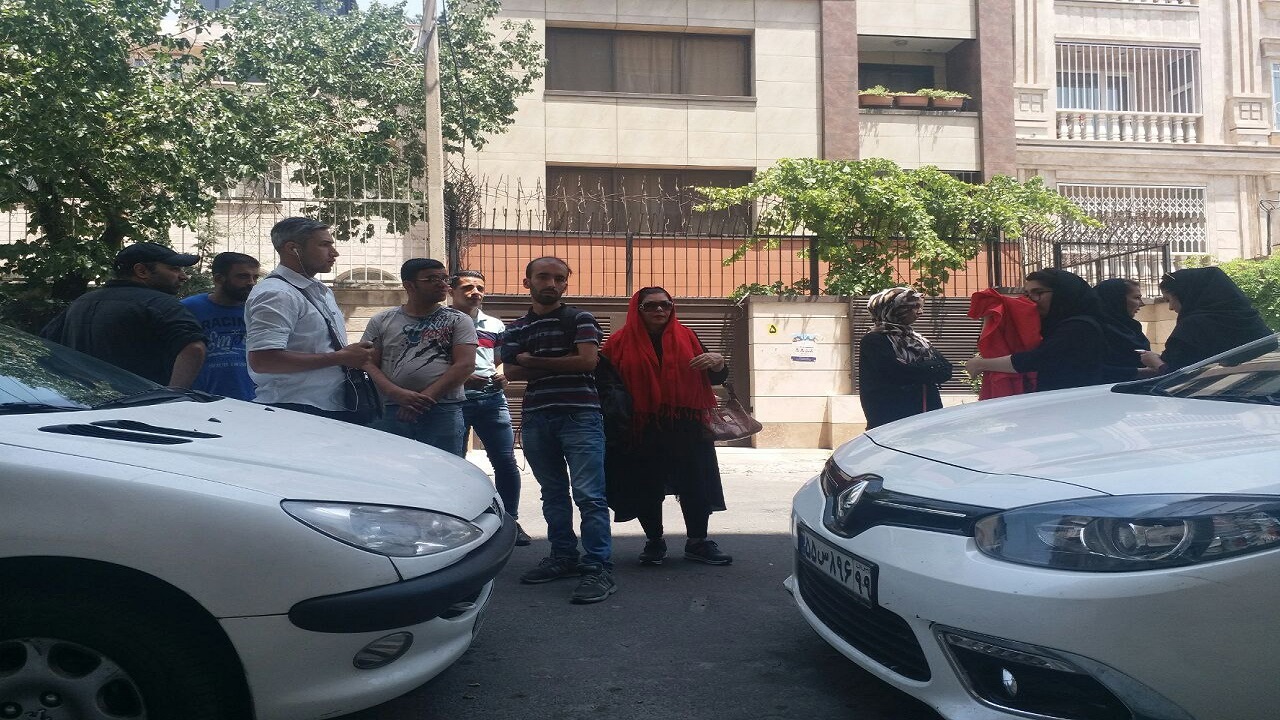حضور هواداران مقابل ساختمان باشگاه پرسپولیس