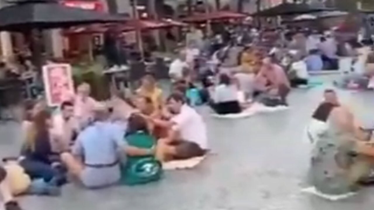 اقدام عجیب مردم فرانسه برای دور زدن محدودیت‌های کرونایی + فیلم