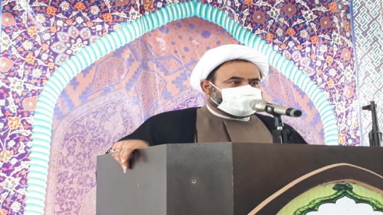 انتقاد امام جمعه سیراف از کمبود امکانات درمانی/ واکسیناسیون کرونا نباید در درمانگاه صورت گیرد