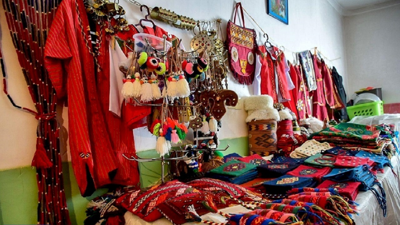 بازارچه دائمی صنایع دستی مینودشت امسال بهره برداری می شود