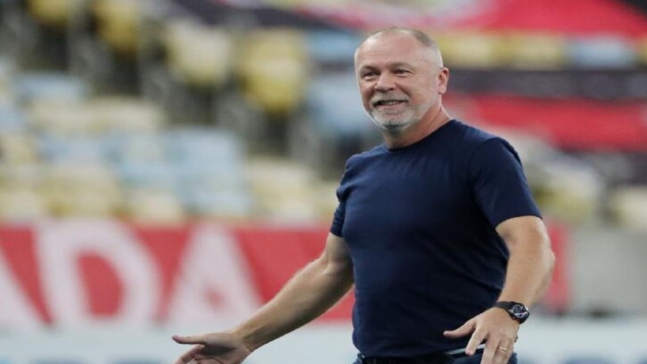 منزس سرمربی تیم فوتبال النصر مقابل تراکتور