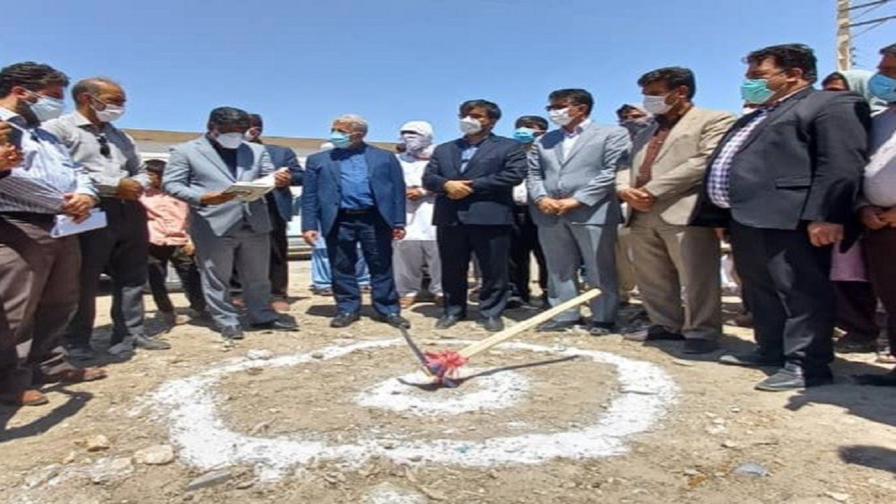 آغاز عملیات احداث کانال بتنی مسلح در یکی از محلات حاشیه شهر زابل