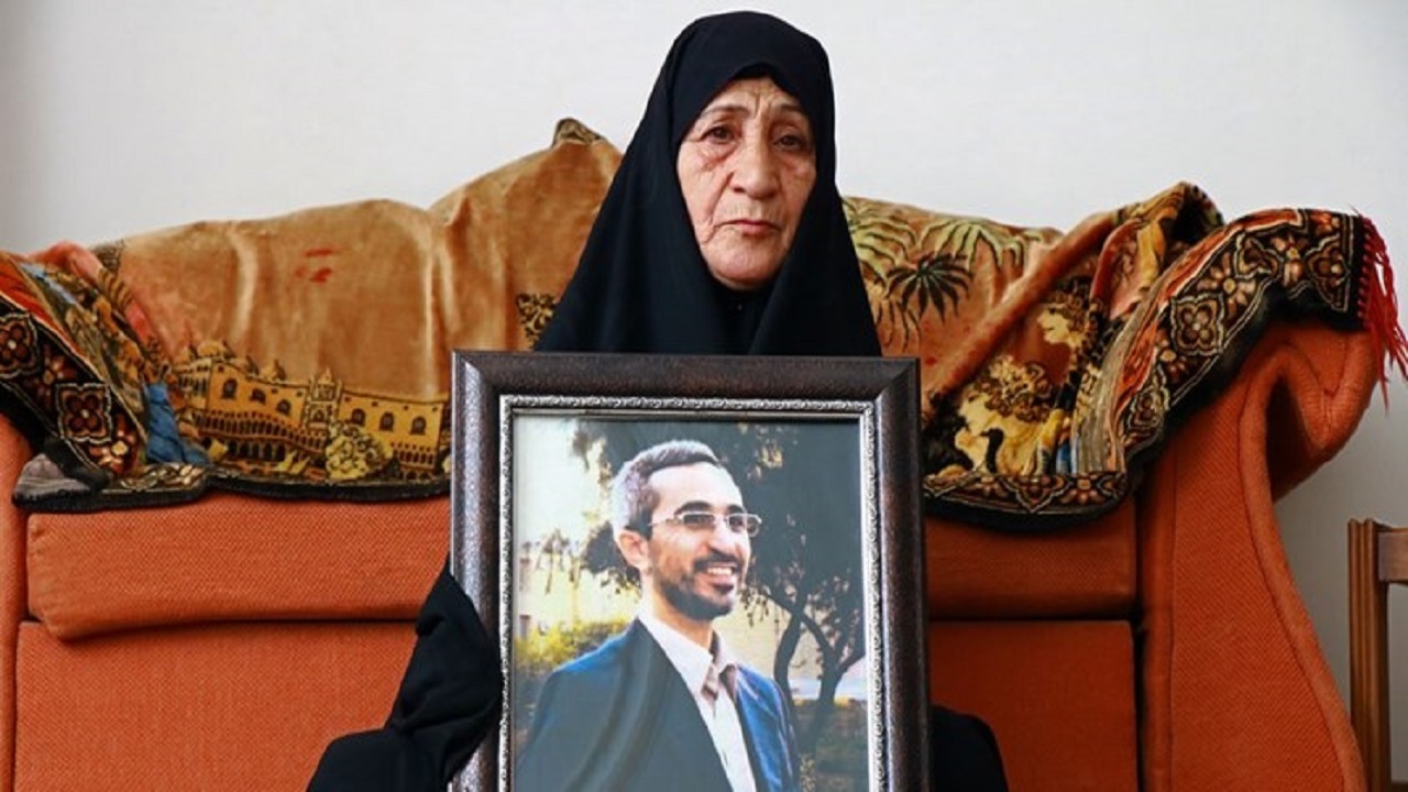 پیکر مادر شهید شهریاری به خاک سپرده شد