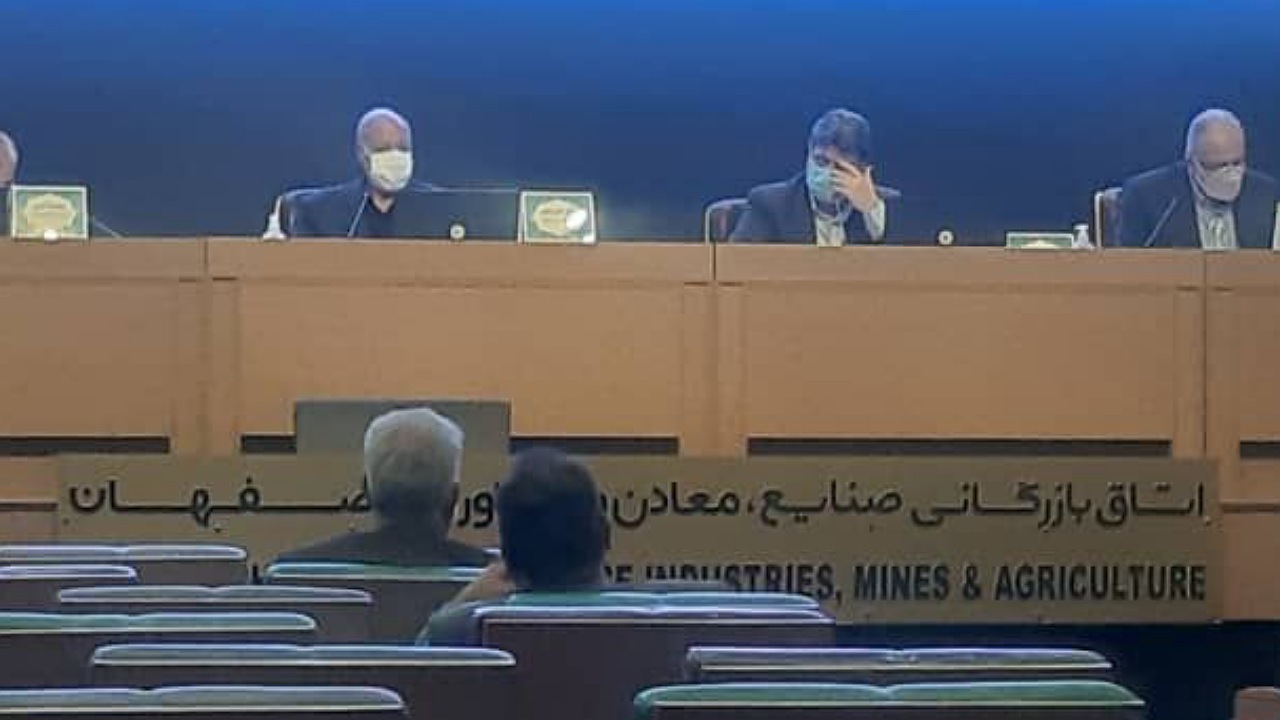 استاندار اصفهان، فعالان اقتصادی را برای واردات واکسن کرونا فراخواند