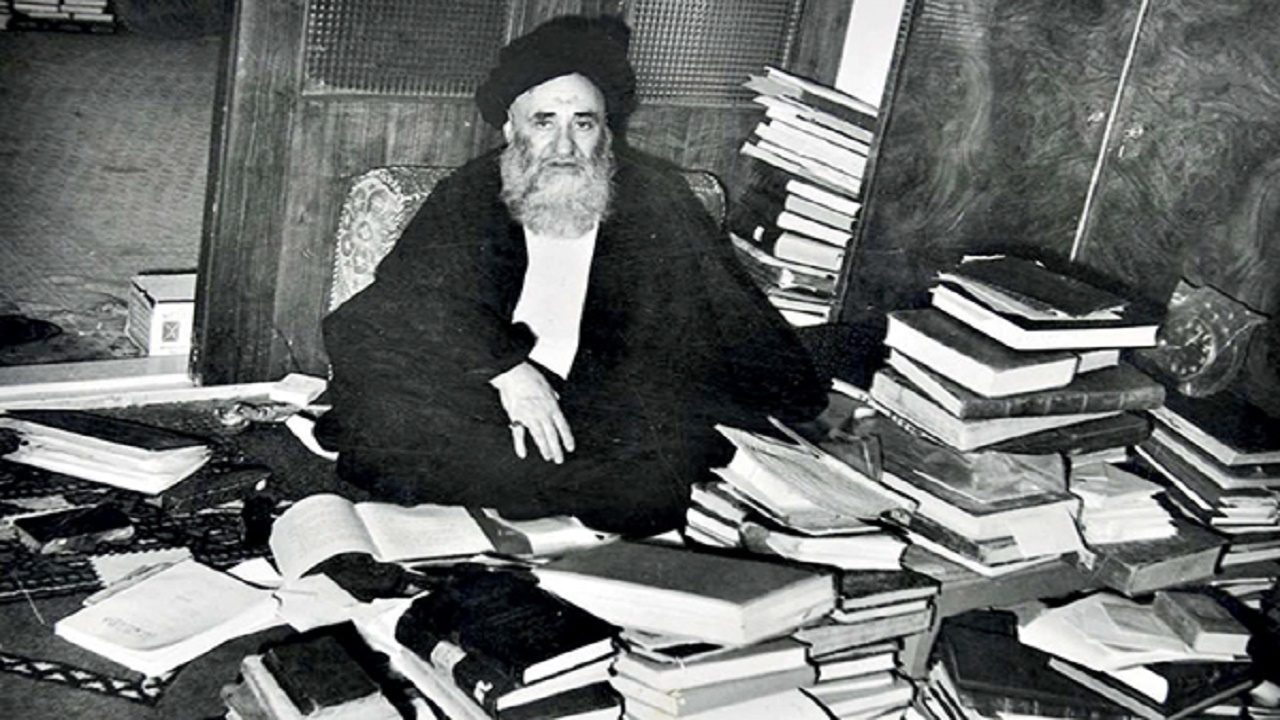 مردی که عالم، فقیه و مرجع تقلید بودنش باعث نشد تا از مردم کناره‌گیری کند